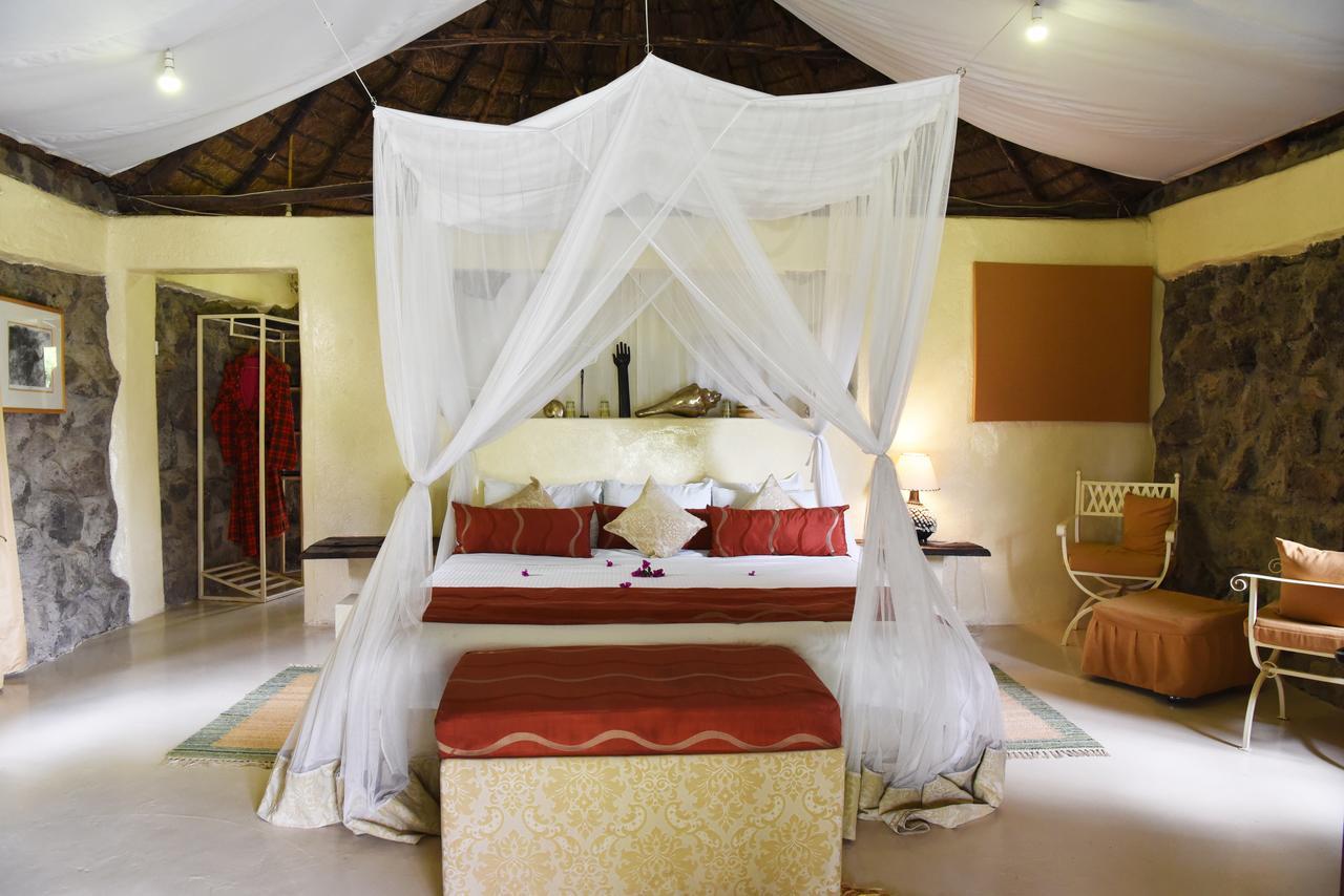 Mbweha Camp Lake Nakuru Elmenteita Bagian luar foto