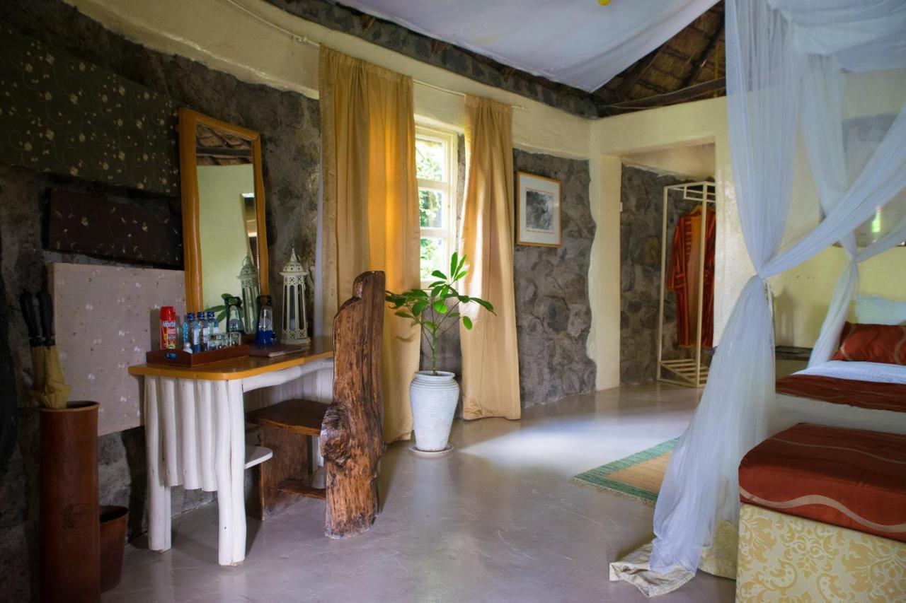 Mbweha Camp Lake Nakuru Elmenteita Bagian luar foto